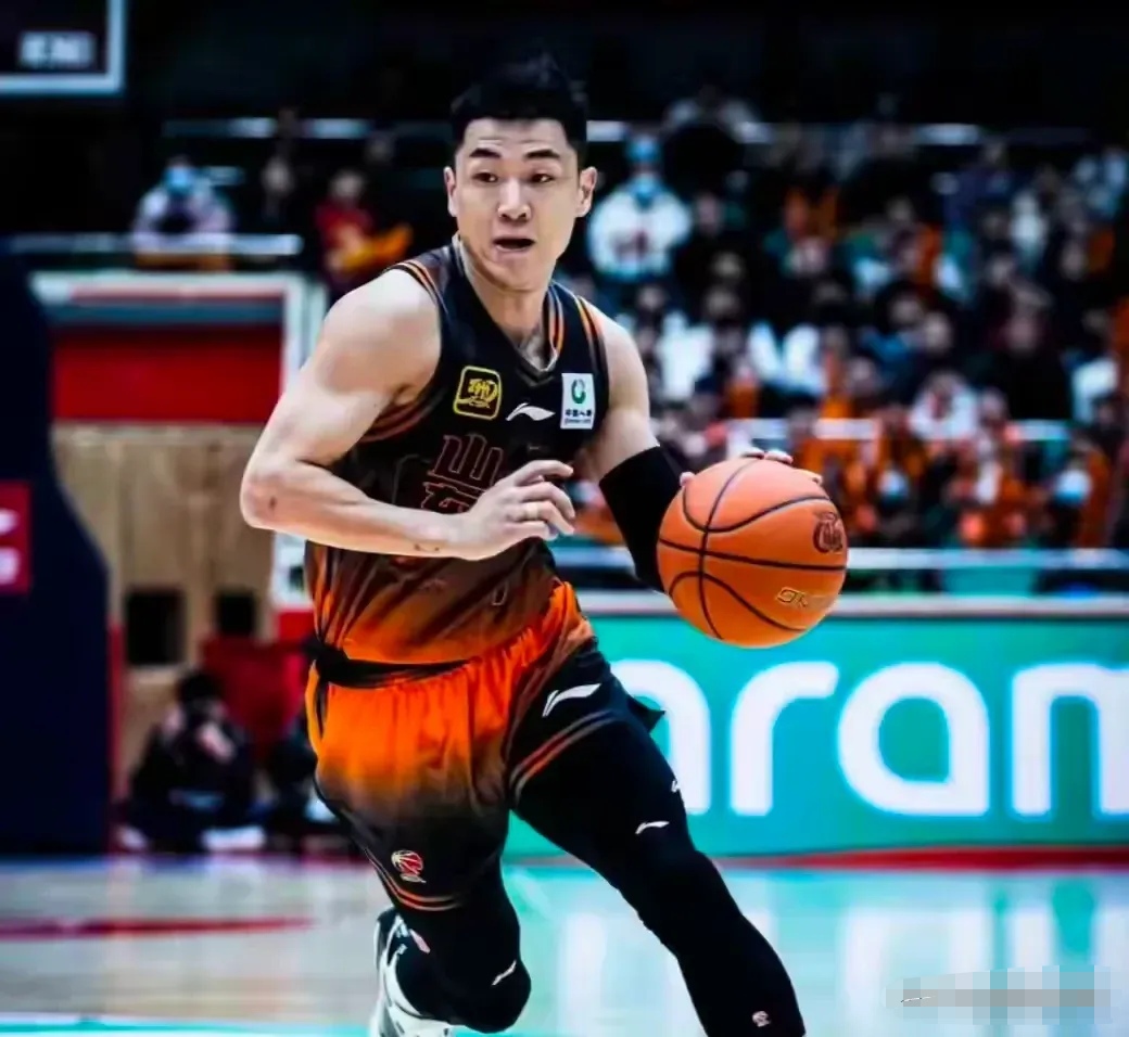 赛地聚焦：英超窗口期热度飙升，广厦男篮手感冰凉，悬念犹存，临场指挥获称赞的简单介绍