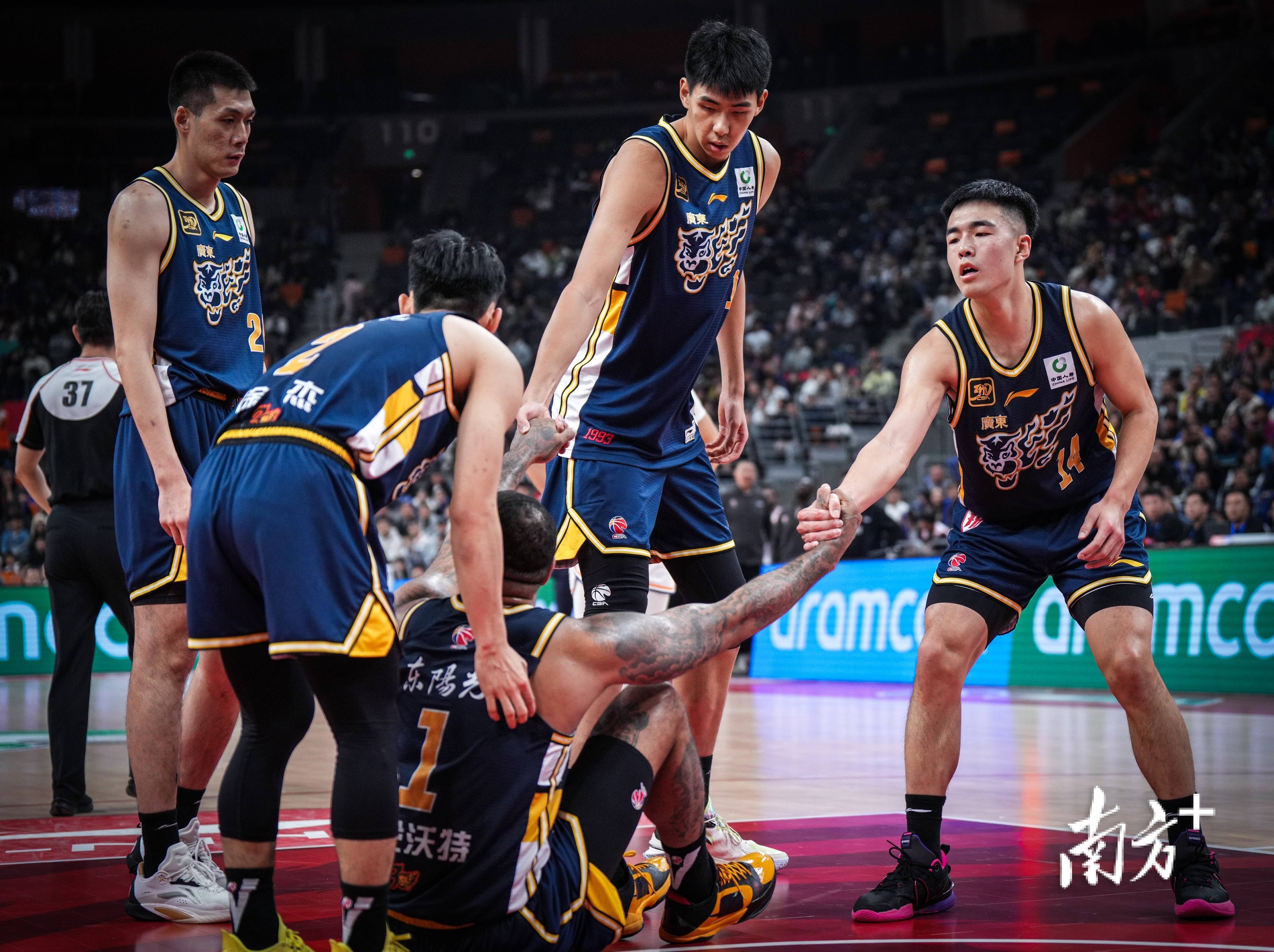 贝博官网 -CBA常规赛今晚再迎强敌，广东宏远状态回暖，主帅态度——话题不断，身体对抗强度拉满的简单介绍