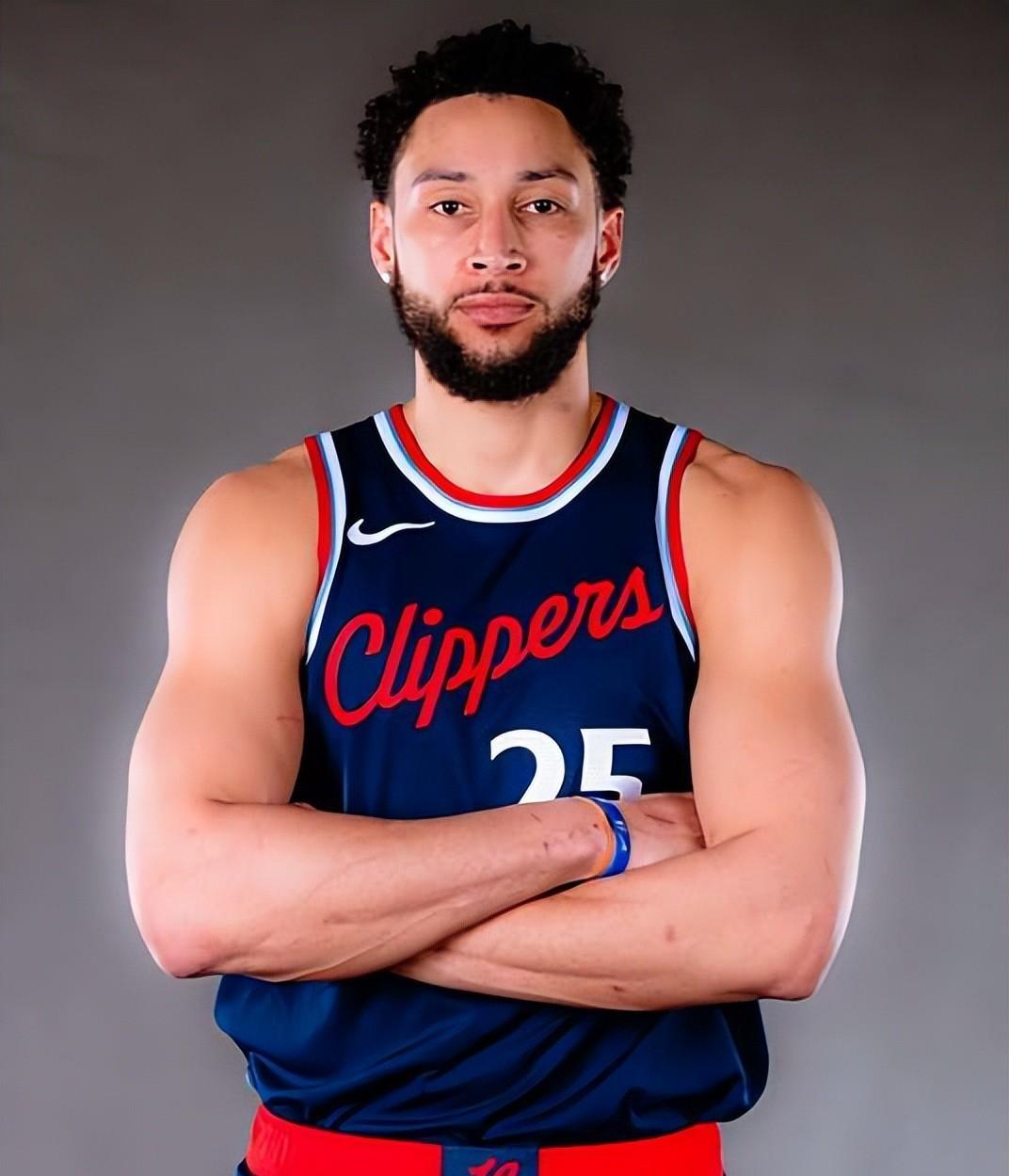 包含赛地聚焦：NBA常规赛转会期热度飙升，犹他爵士完成体检，气氛紧张，高层口径保持一致的词条