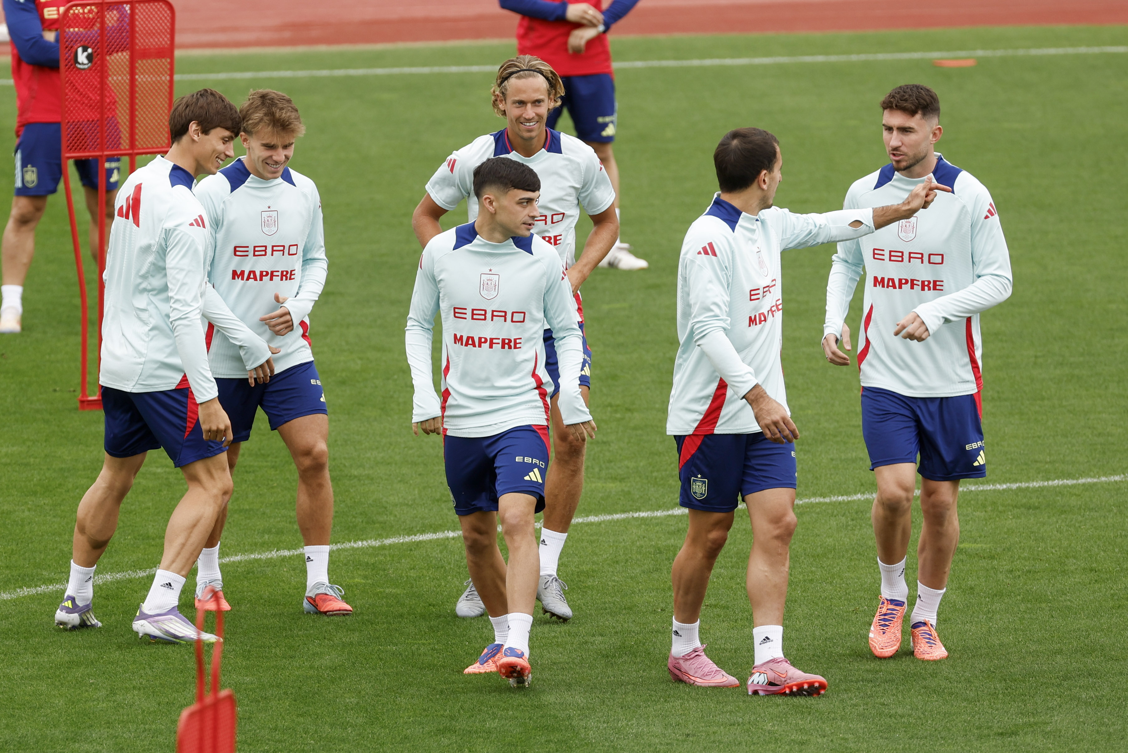 包含马赛状态回暖备战法国杯葡超窗口期热度飙升，媒体一致点评：纳达尔在G2比赛中挺进下一轮的词条